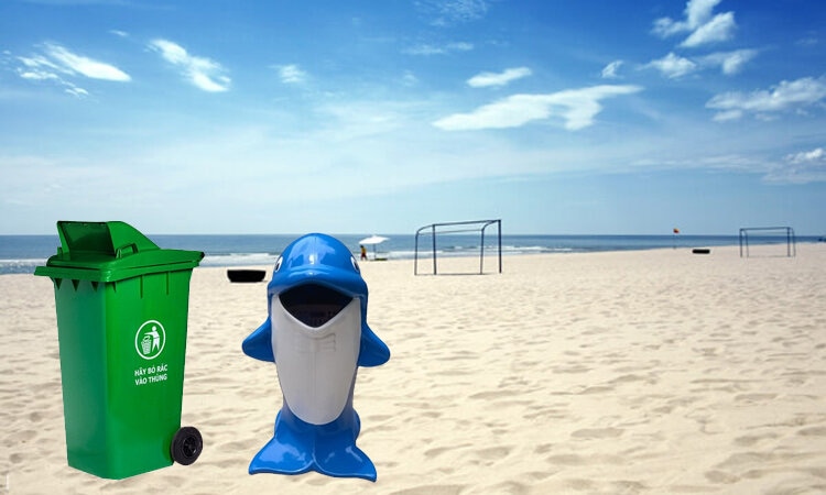 thùng rác đặt tại bãi biển