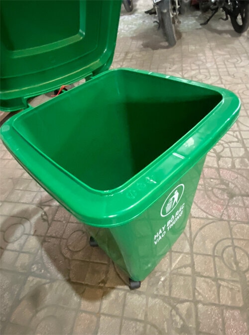 thùng đựng rác trong nhà vệ sinh