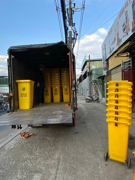 Quy Định Về Thùng Rác Màu Vàng Sử Dụng Trong Y Tế 2 thùng rác màu vàng