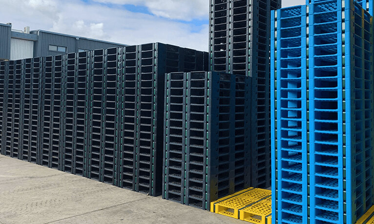 các trang thiết bị trong kho hàng