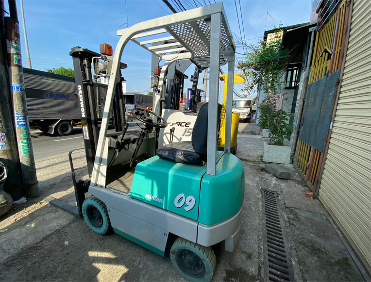 Có nên mua xe nâng điện không