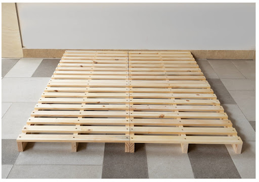 Bản chất của giường pallet là các tấm gỗ liên kết với nhau (1)