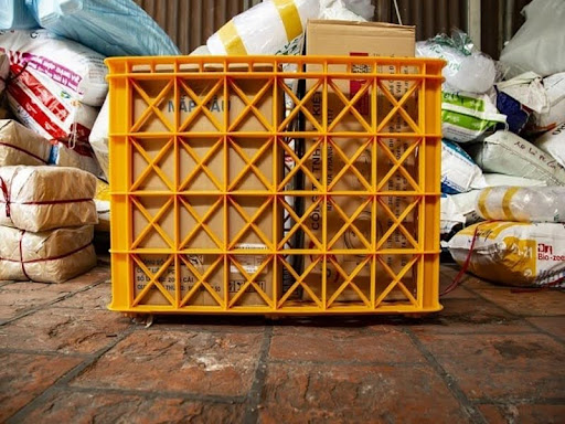 Người dùng nên sắp xếp hàng hóa bên trong sóng nhựa một cách khoa học