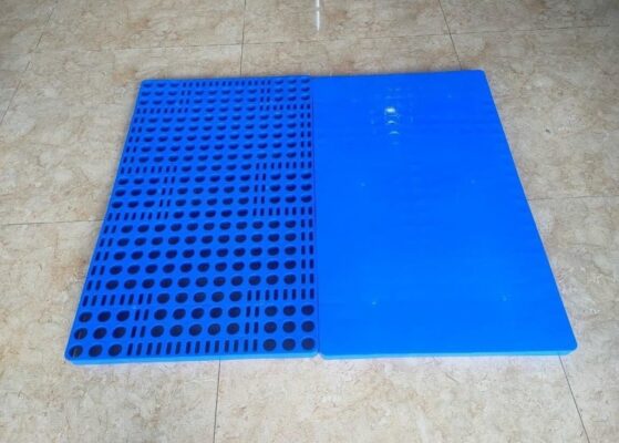 Pallet nhựa lót sàn không chân mặt hở và mặt bít Pallet nhựa lót sàn không chân mặt hở và mặt bít