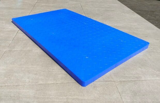 Pallet lót sàn không chân có thiết kế gọn gàng Pallet lót sàn không chân có thiết kế gọn gàng